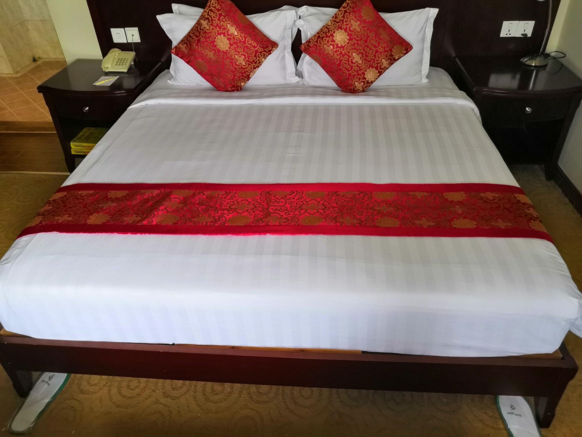 Green Leaf Hotel Yangon Extérieur photo