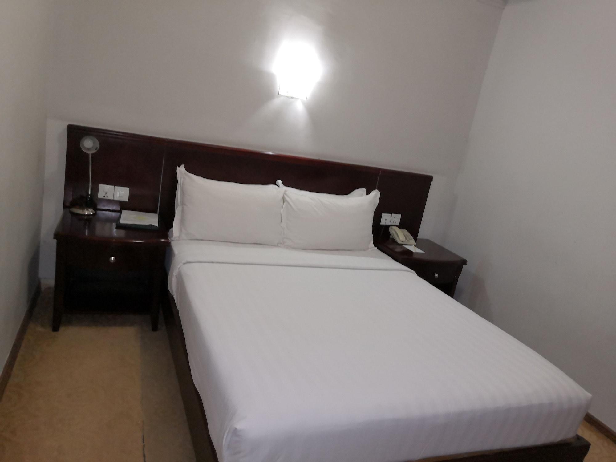 Green Leaf Hotel Yangon Extérieur photo