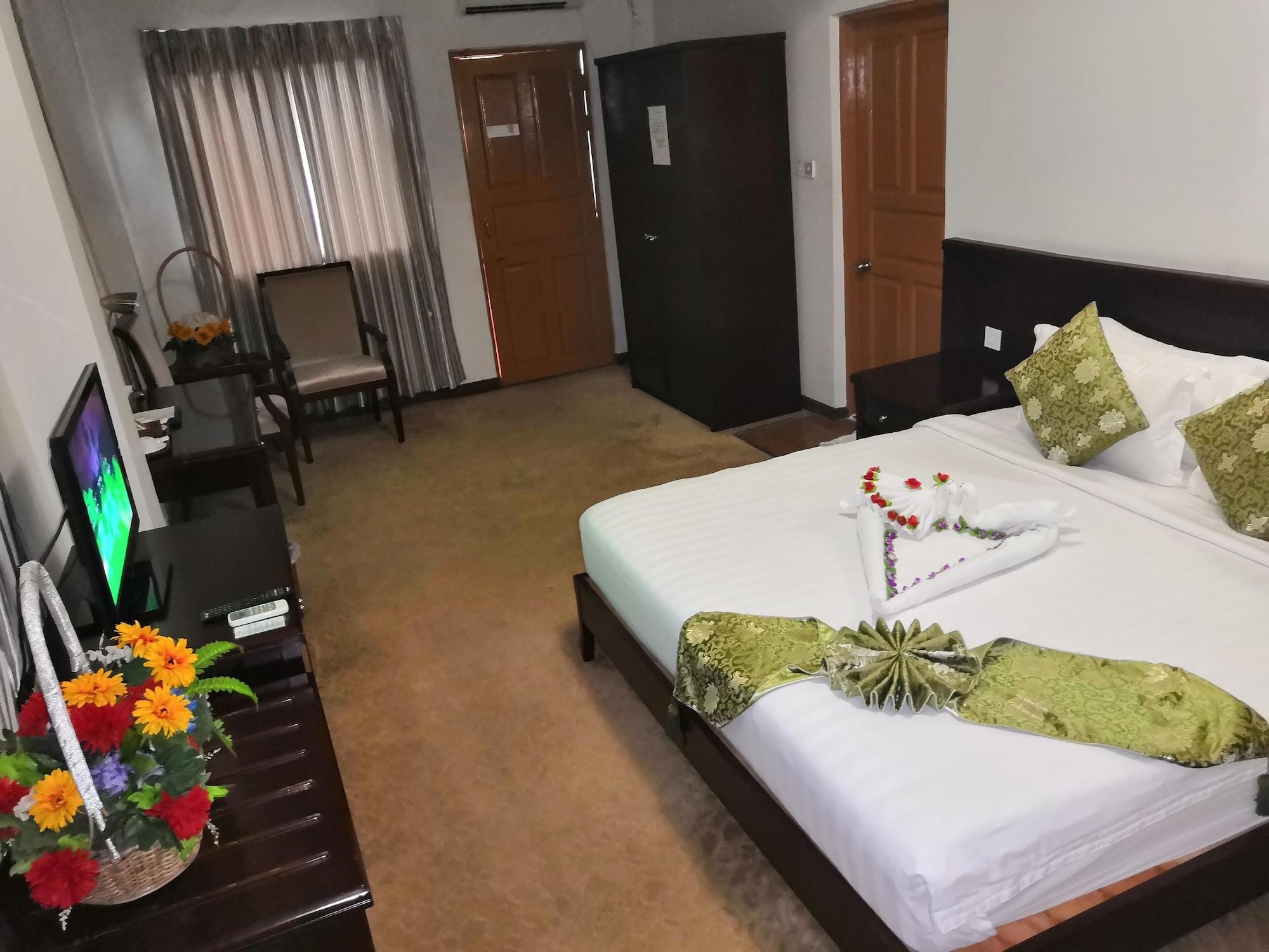 Green Leaf Hotel Yangon Extérieur photo