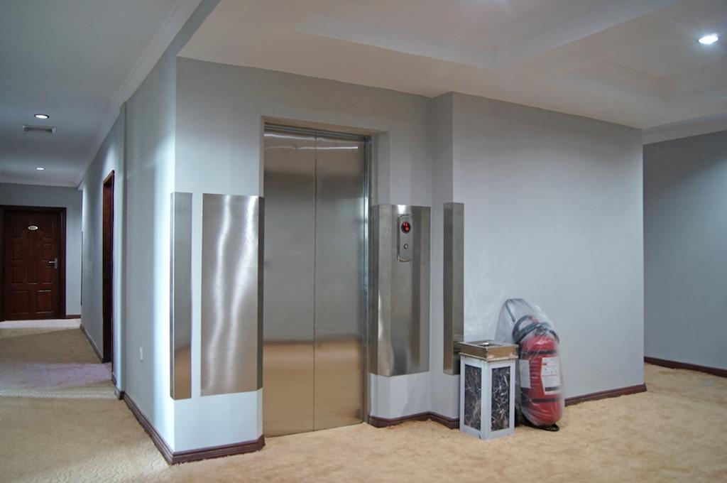 Green Leaf Hotel Yangon Extérieur photo
