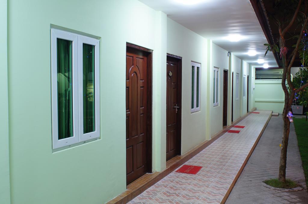 Green Leaf Hotel Yangon Extérieur photo