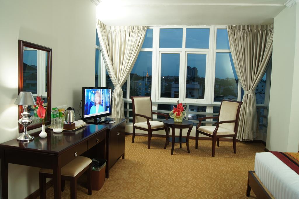 Green Leaf Hotel Yangon Extérieur photo