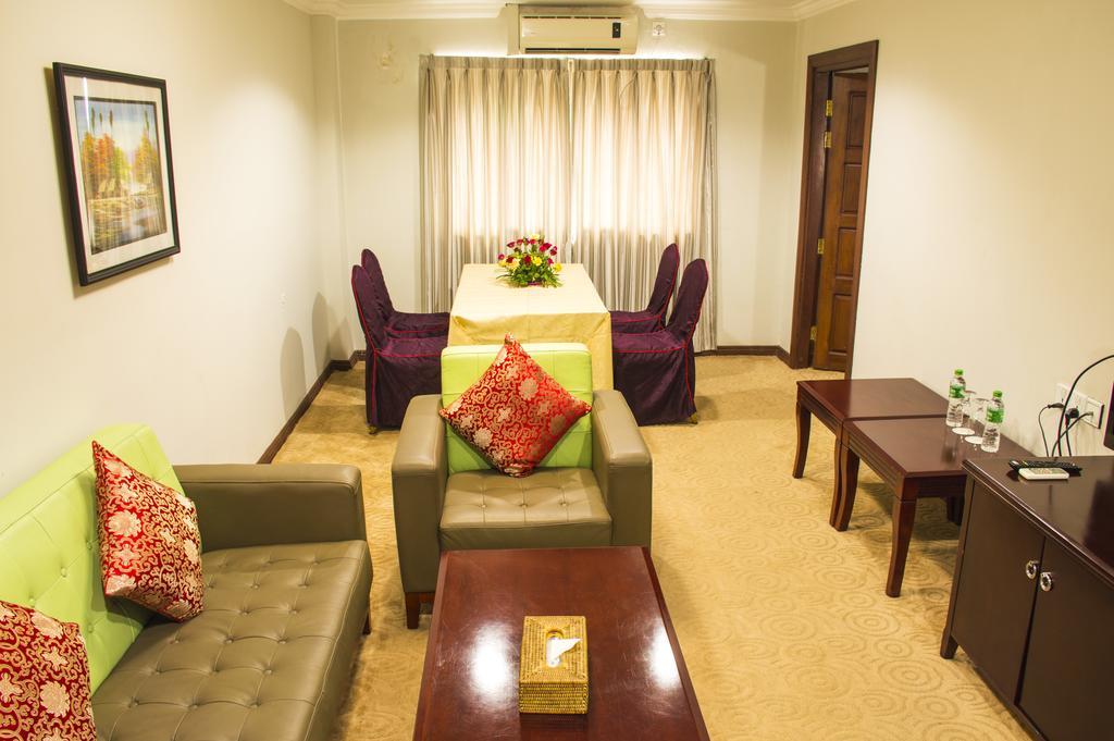 Green Leaf Hotel Yangon Extérieur photo