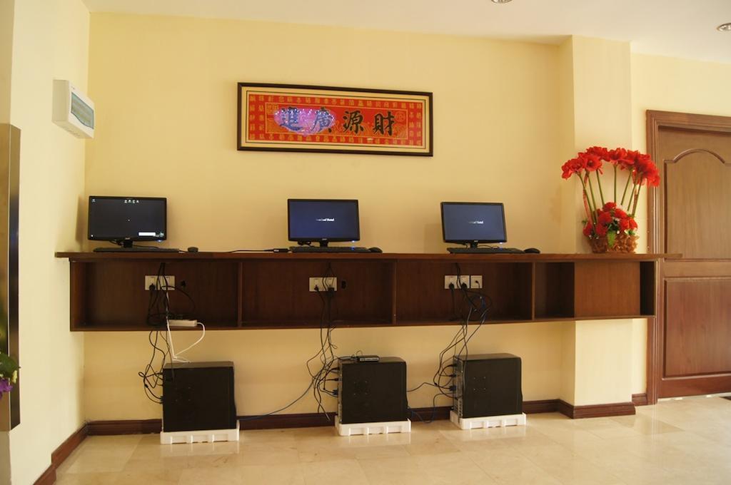 Green Leaf Hotel Yangon Extérieur photo