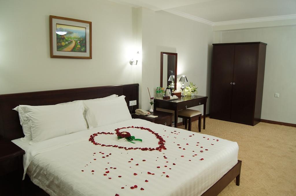 Green Leaf Hotel Yangon Extérieur photo