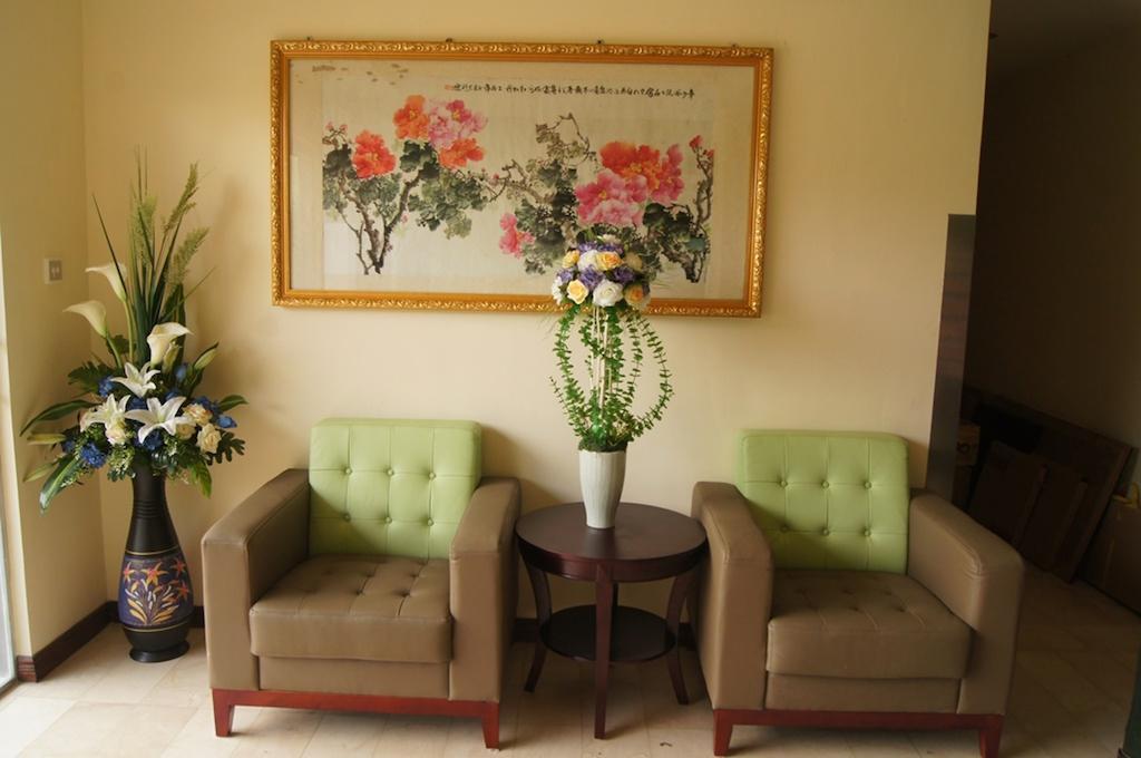 Green Leaf Hotel Yangon Extérieur photo