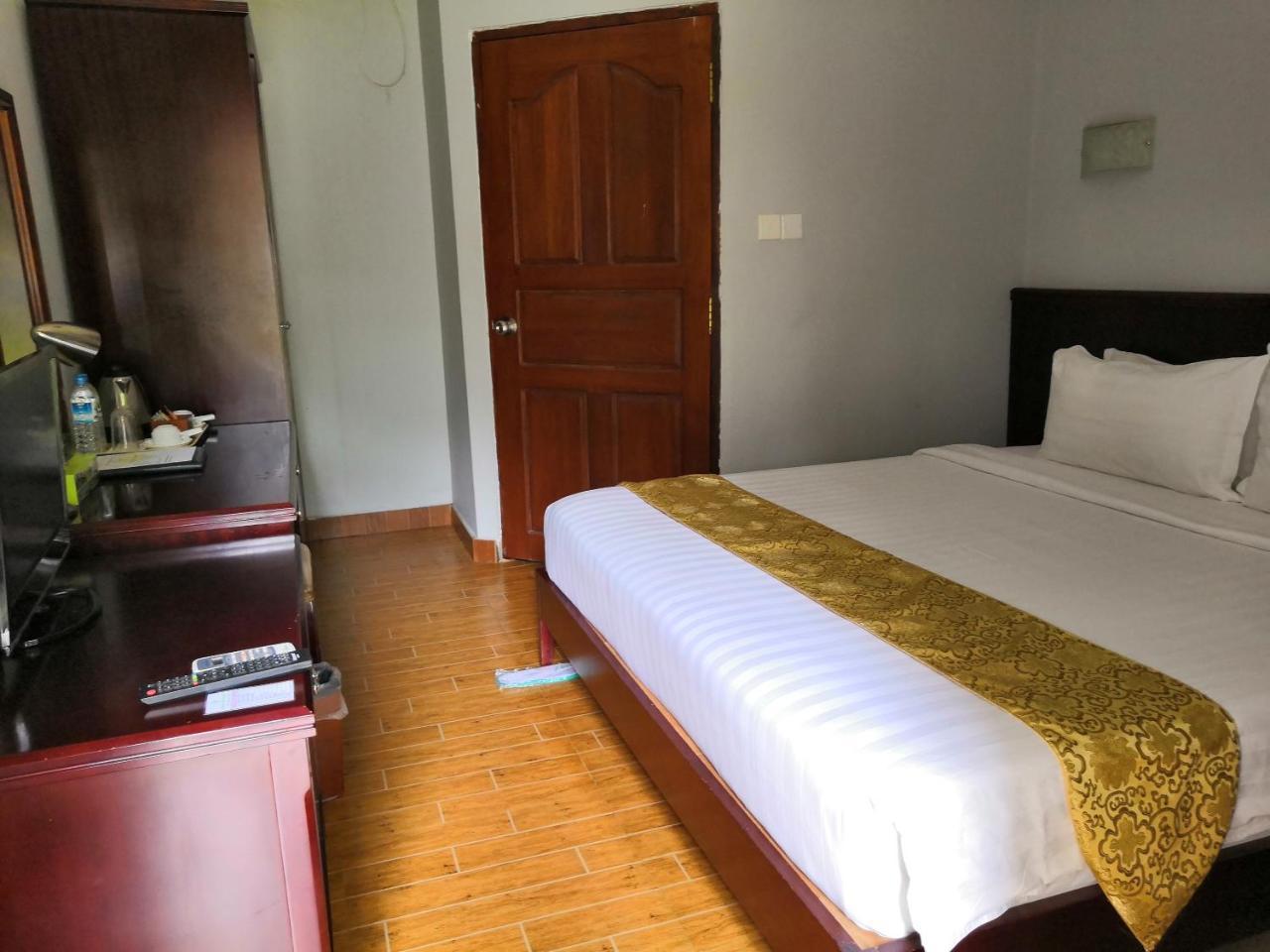 Green Leaf Hotel Yangon Extérieur photo