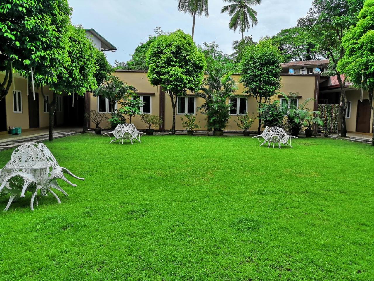 Green Leaf Hotel Yangon Extérieur photo