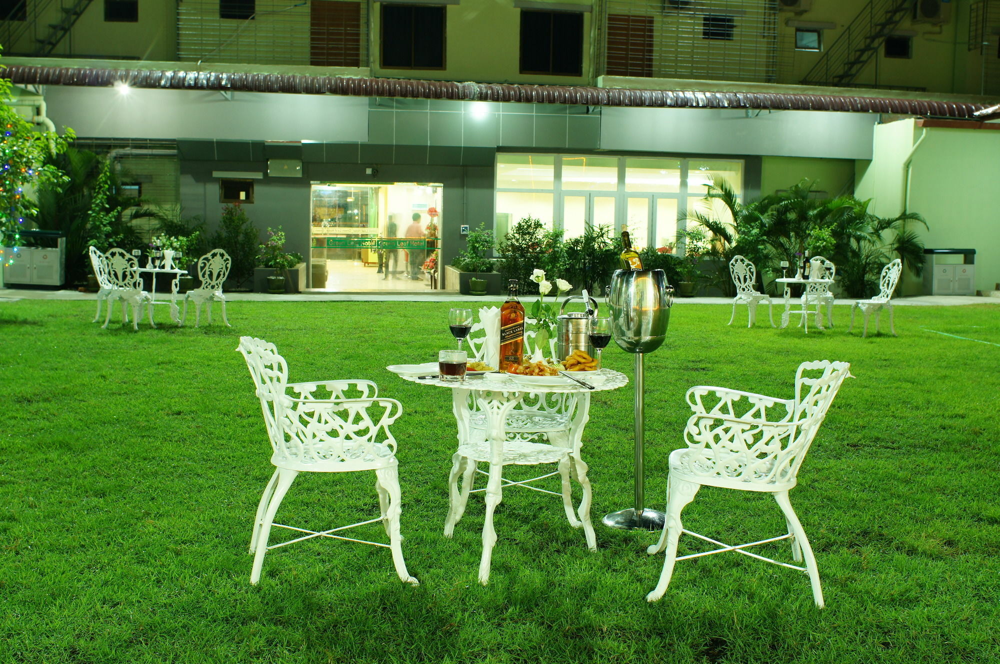 Green Leaf Hotel Yangon Extérieur photo