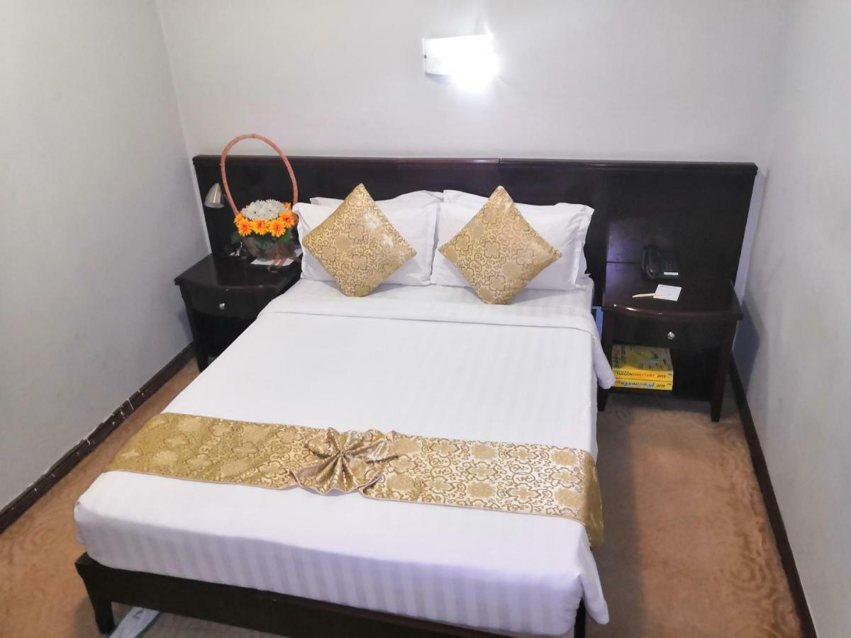 Green Leaf Hotel Yangon Extérieur photo