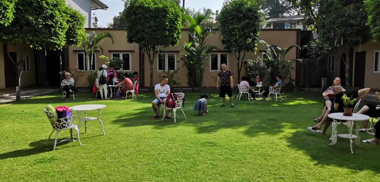 Green Leaf Hotel Yangon Extérieur photo